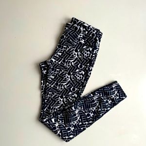 Black and white NIKE dry-fit running tights